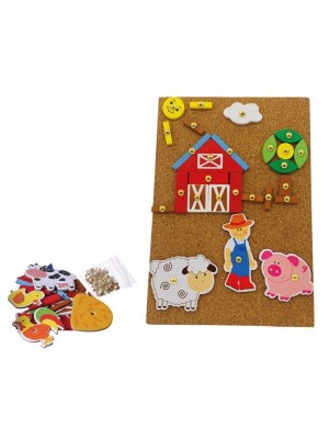 Quinta de Madeira com Martelo e Pregos